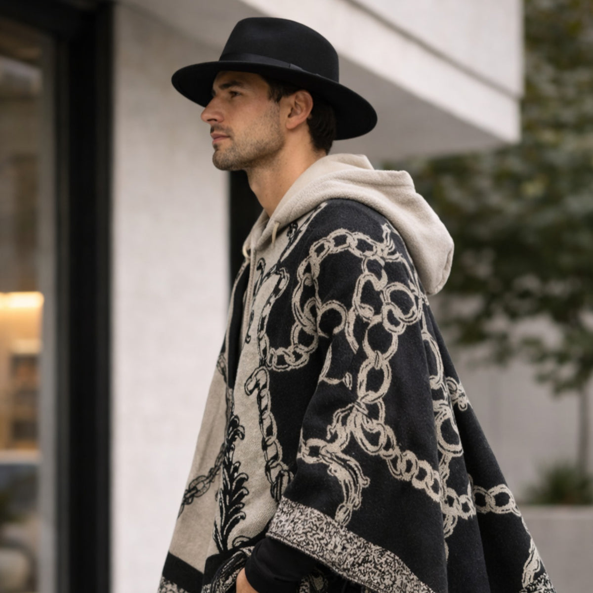 Poncho chaud homme motifs chaînes dorées