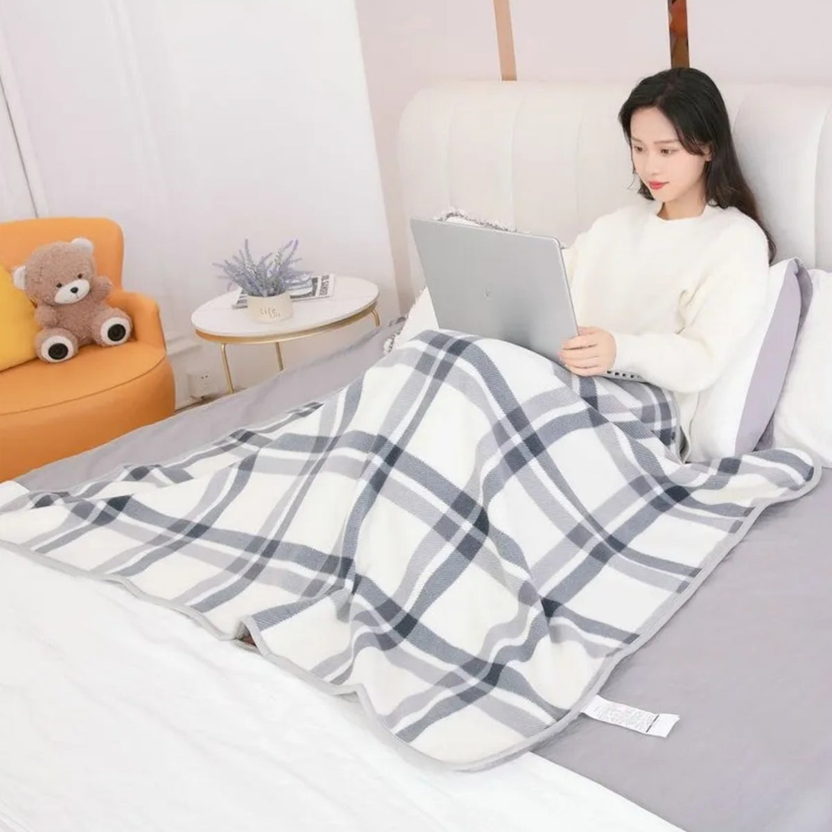 Poncho polaire femme à carreaux gris clair