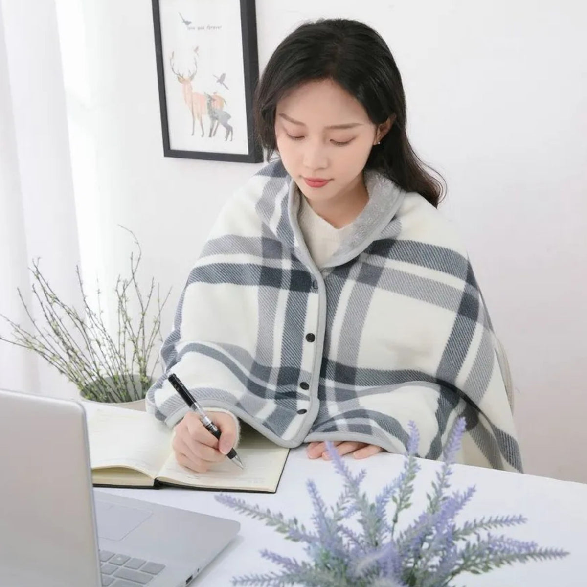 Poncho polaire femme à carreaux gris clair