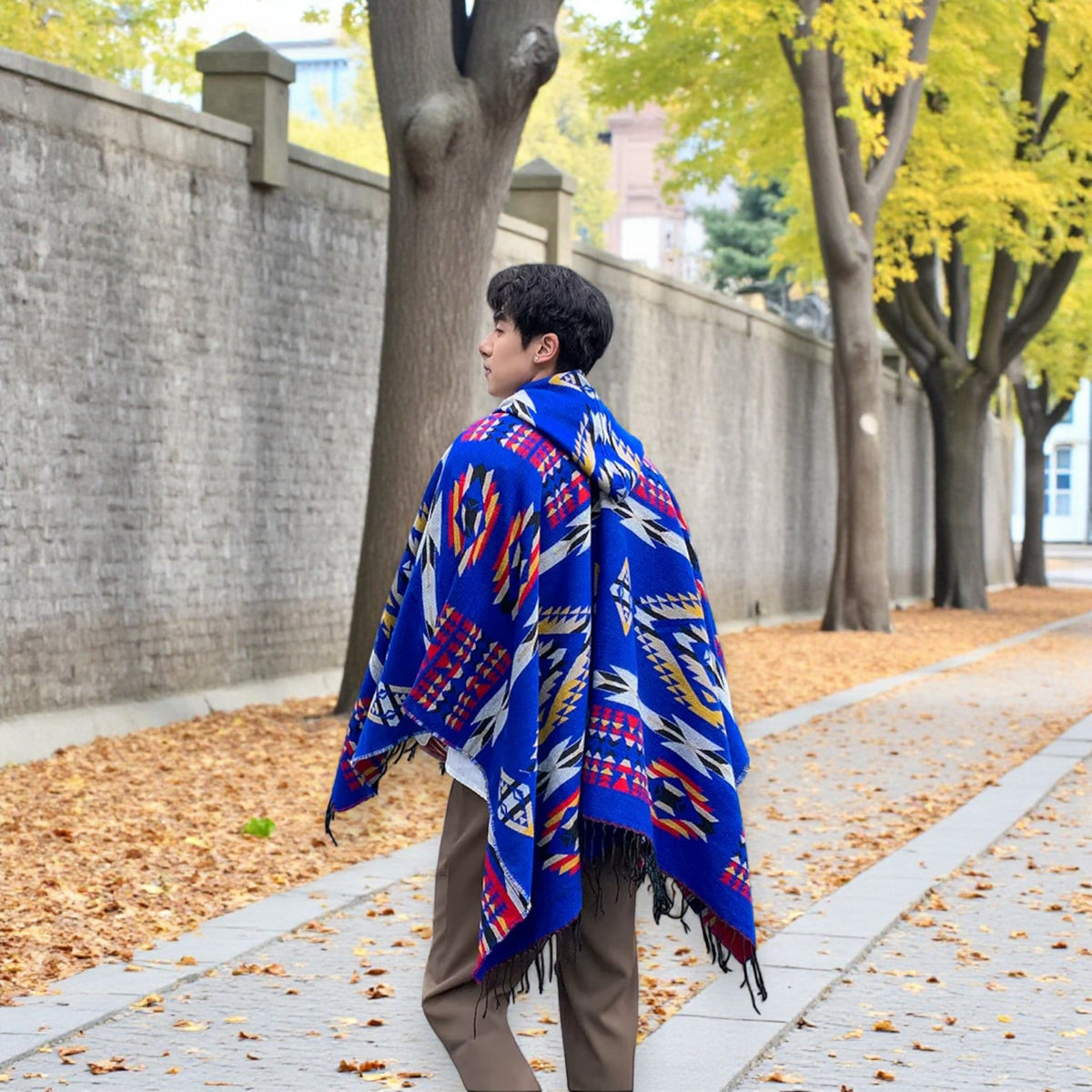 Poncho chaud homme géométrique coloré