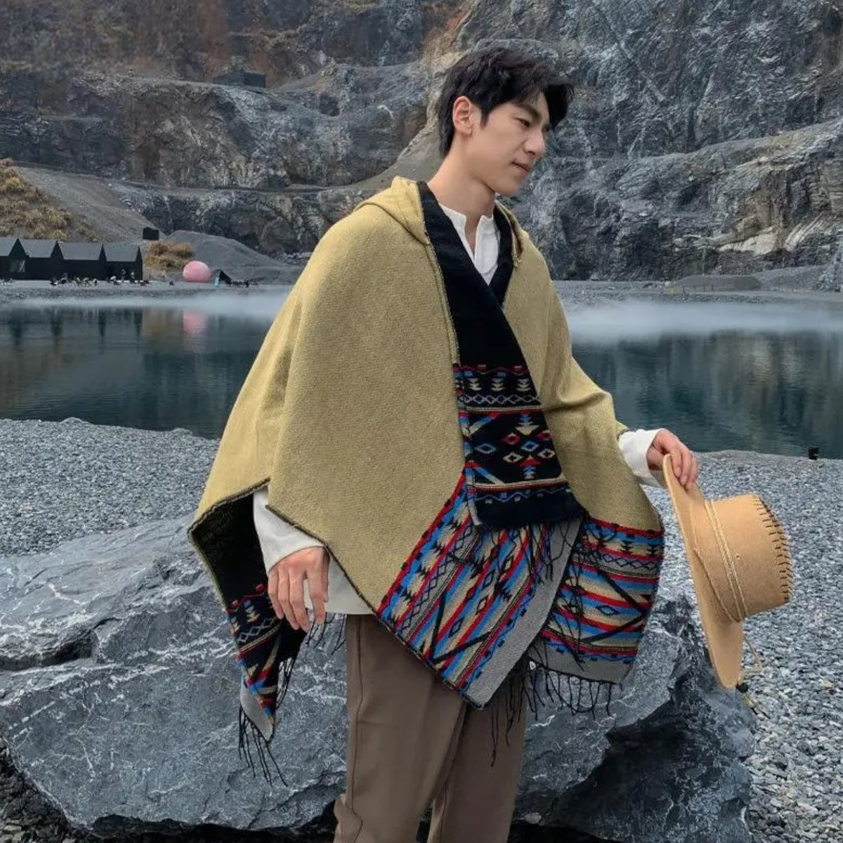 Poncho chaud homme design