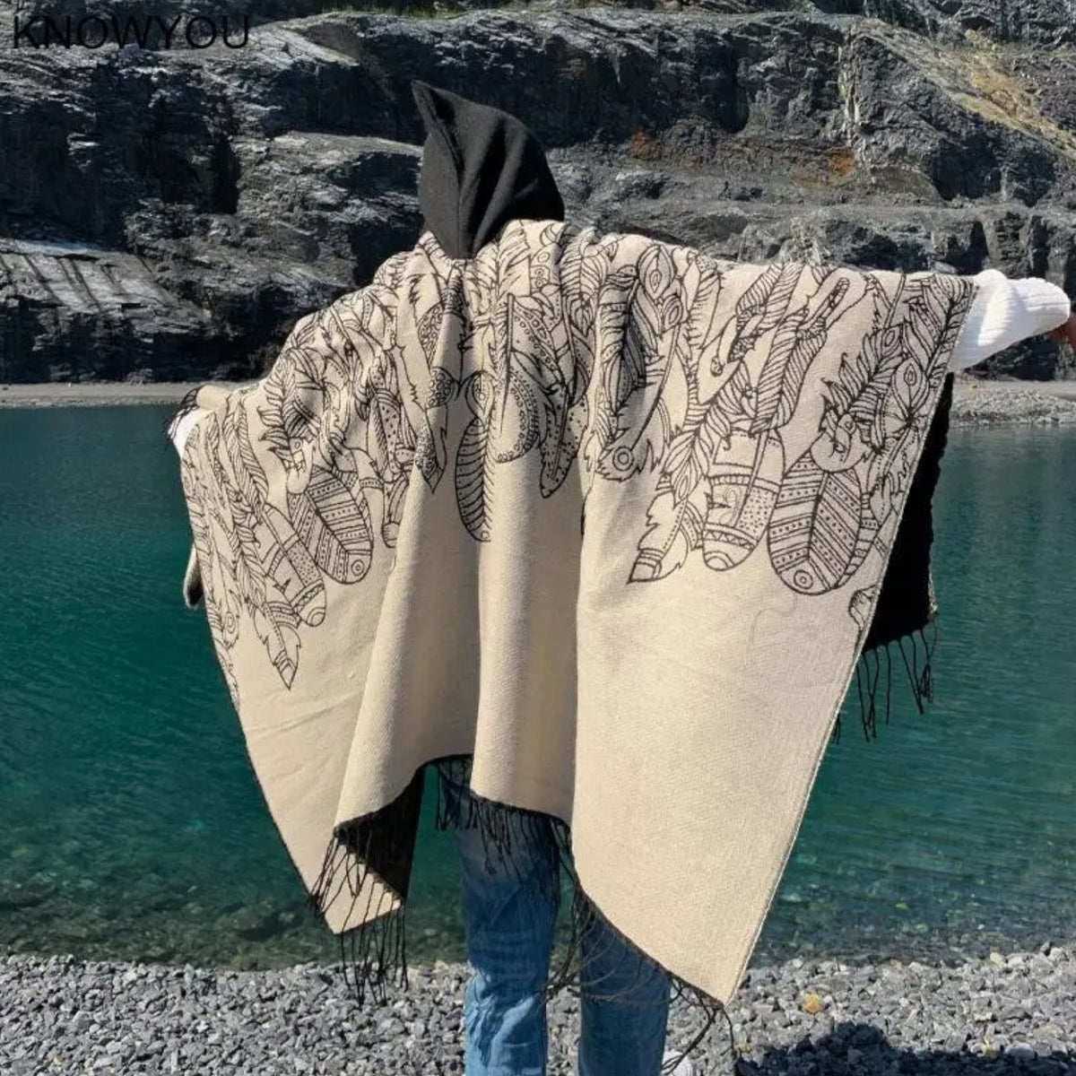Poncho chaud homme élégant à franges