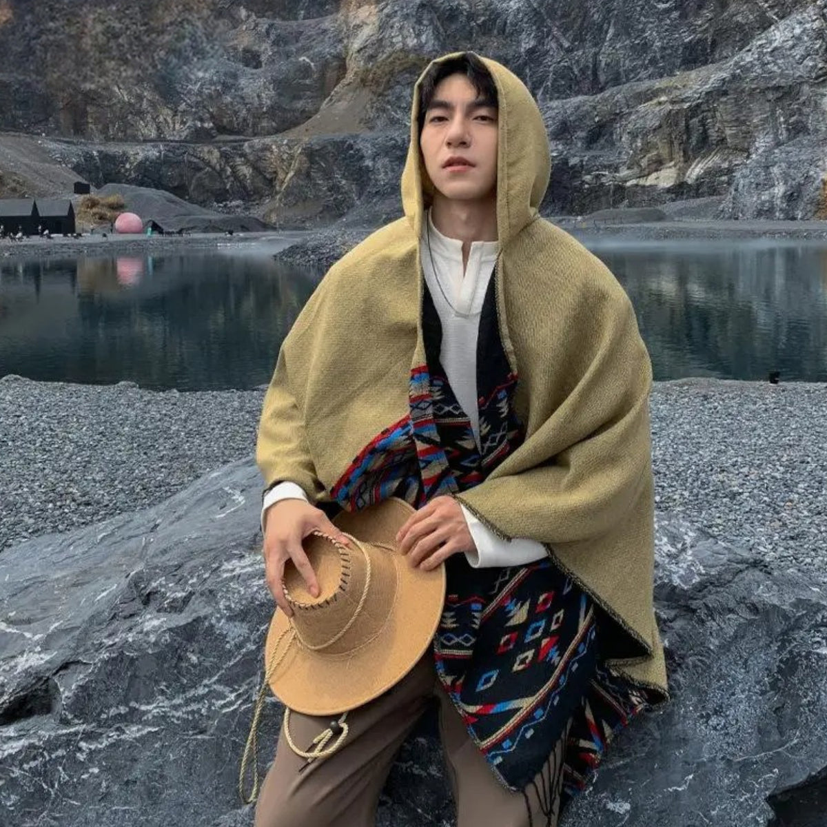 Poncho chaud homme design