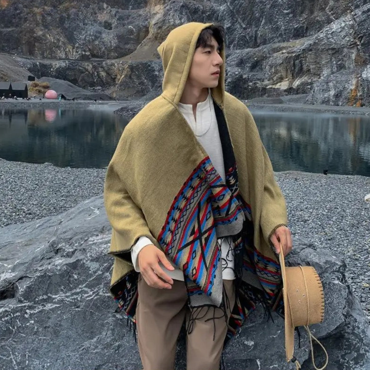 Poncho chaud homme design