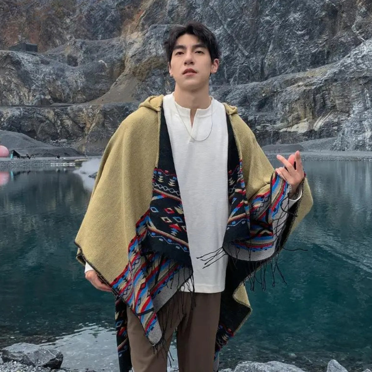 Poncho chaud homme design