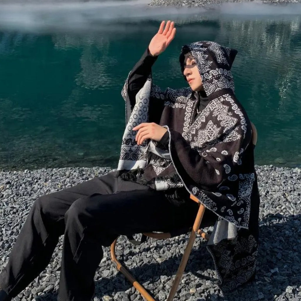 Poncho chaud homme design oriental